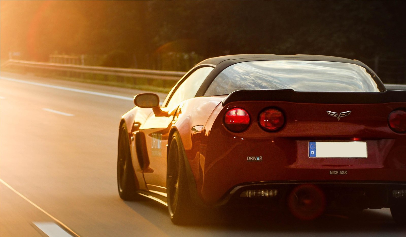 Auto sportiva in pista